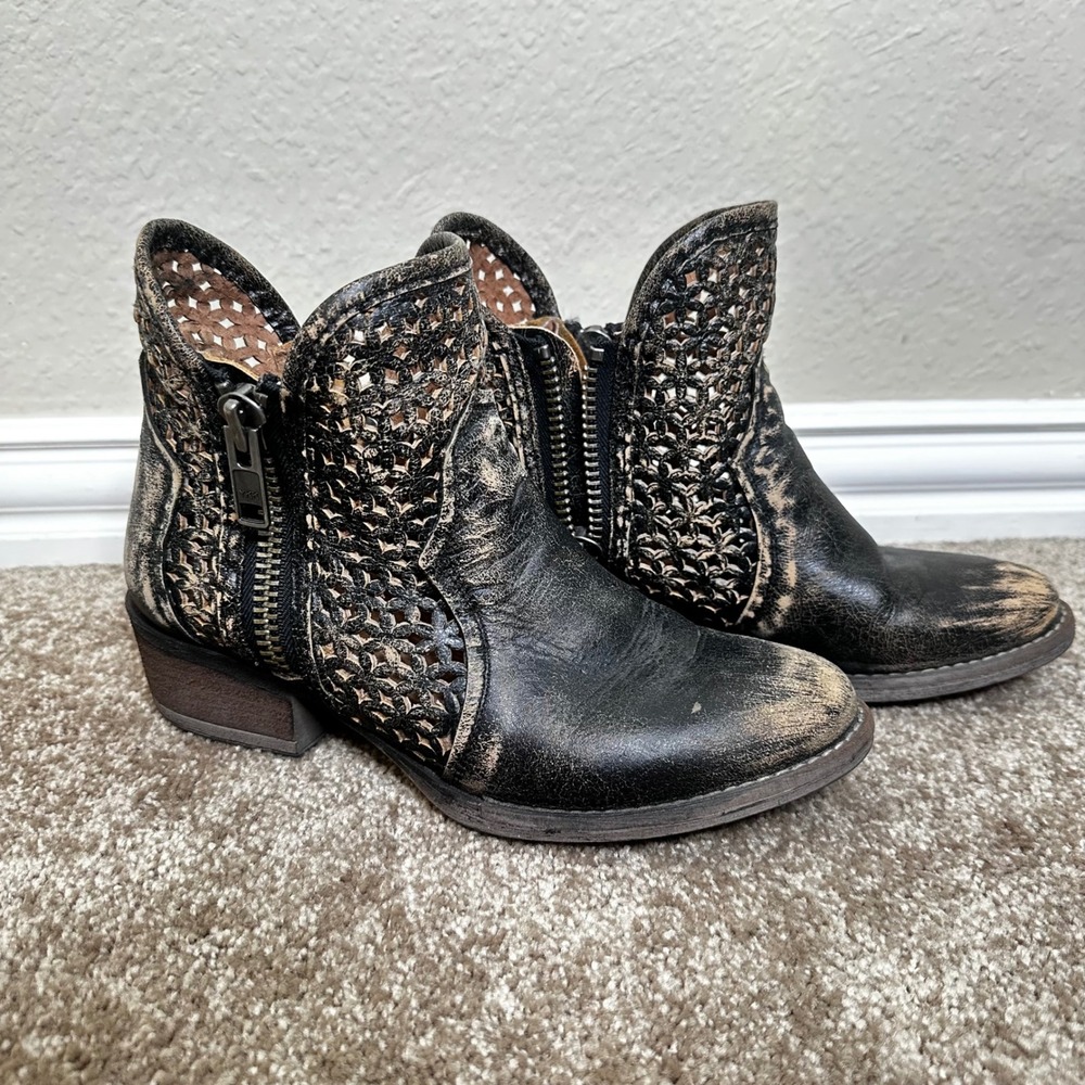 Circle G by Corral Black Distressed Laser Cut Filigree Ankle Boots Handcrafted 8